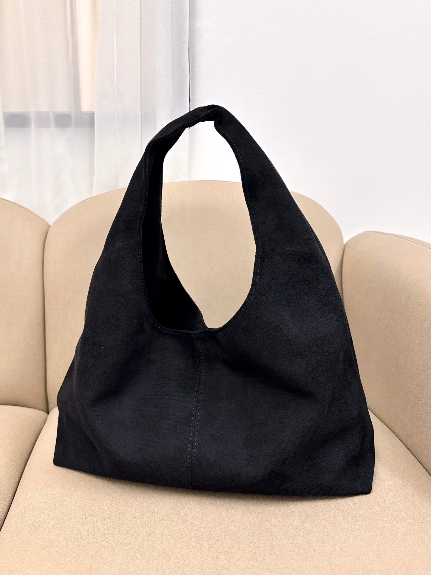 HK$1,200 滿額禮 👜 Suede Handbag