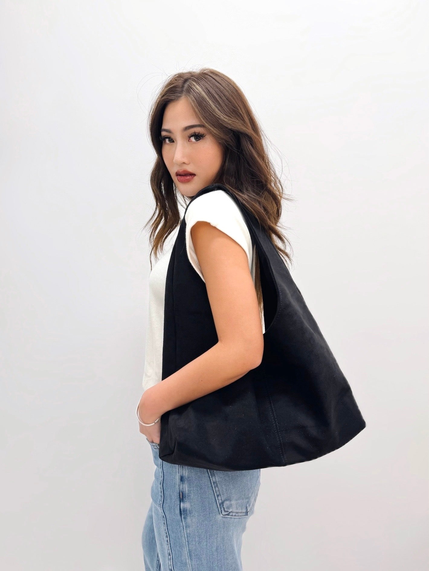 HK$1,200 滿額禮 👜 Suede Handbag