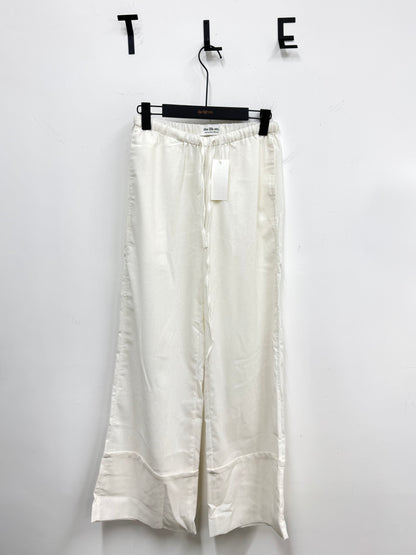 SS28 (Color: White ; Size XS)